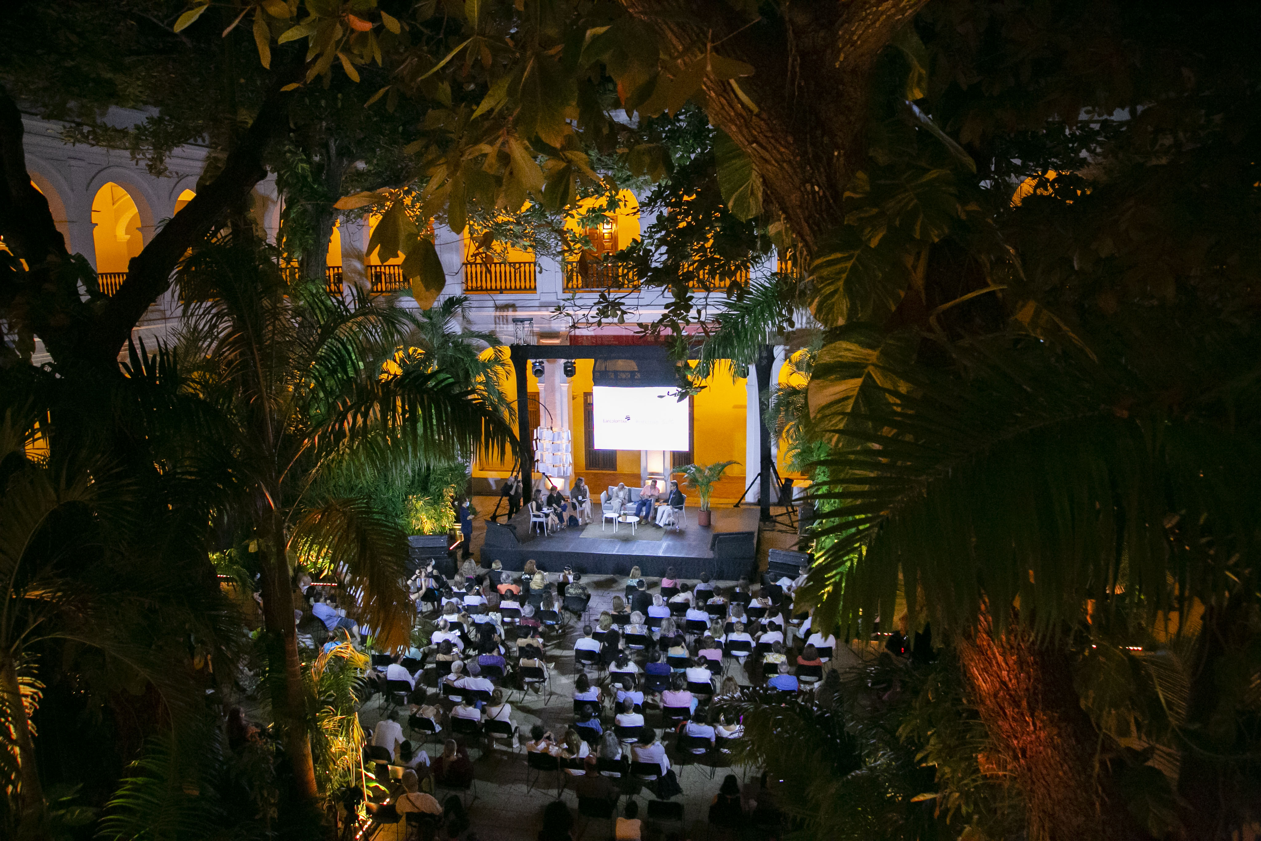 Hay Festival en el patio del Centro de Formación de la Cooperación Española 